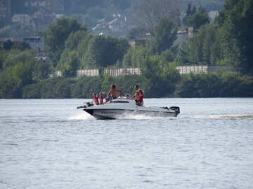 湖のスピードボート №50704