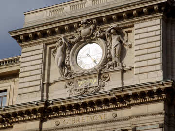 Старіннние швейцарський годинник на вежі №50185