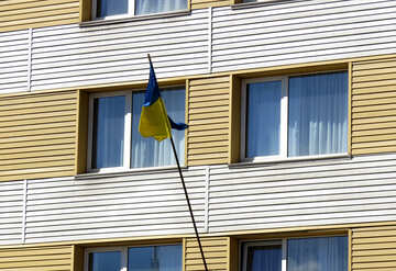 家の上のウクライナの国旗 №50360