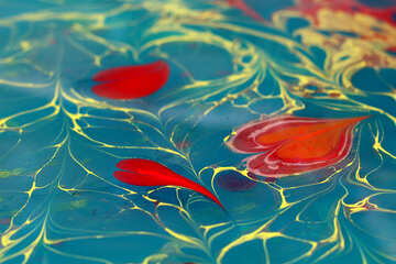 Corazones rojos pintados en casi un agua azul pianted. №50912