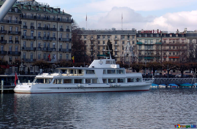 Pleasure boat in Geneva №50150