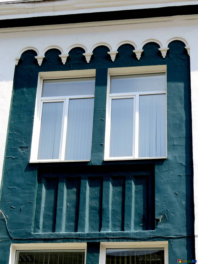 Edificio de ventanas viejas №50492