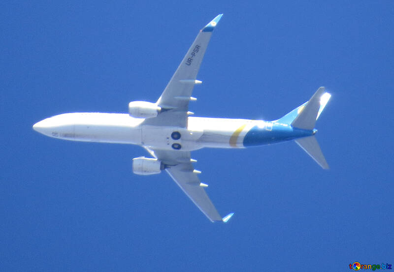 Avião de passageiros no céu №50327