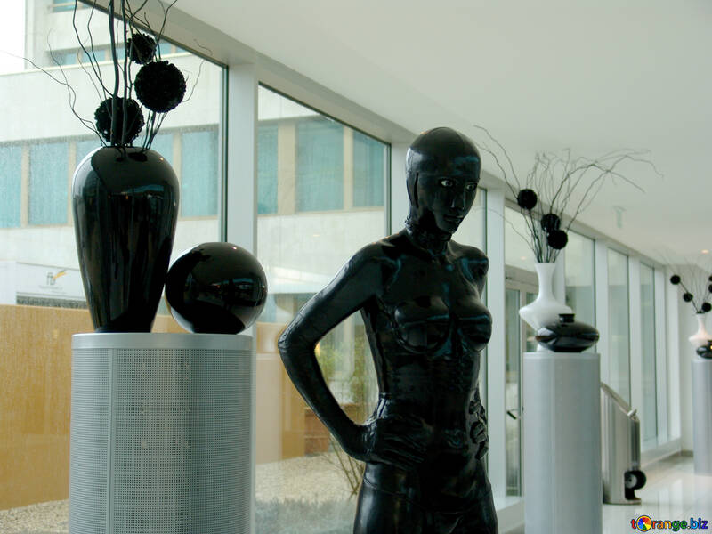Sculpture noire d`une femme №50229