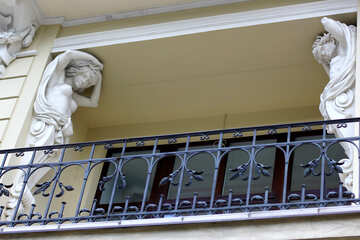 Balcony with statues №51813