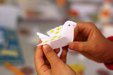 Un pájaro de papel