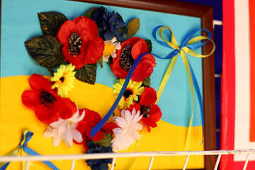 Ukrainische Kinderdiy-Blumenhandwerk ein Kranz der Blumenmohnblumenkunst №51072