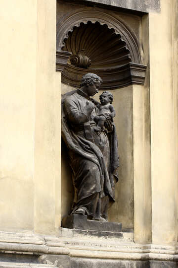 Statue in der Wand Heiliger mit Baby №51843