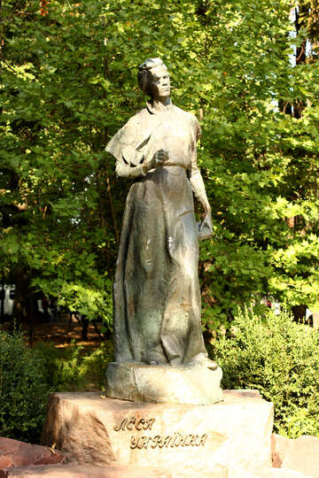 Estatua mujer lesya ukrainka №51108
