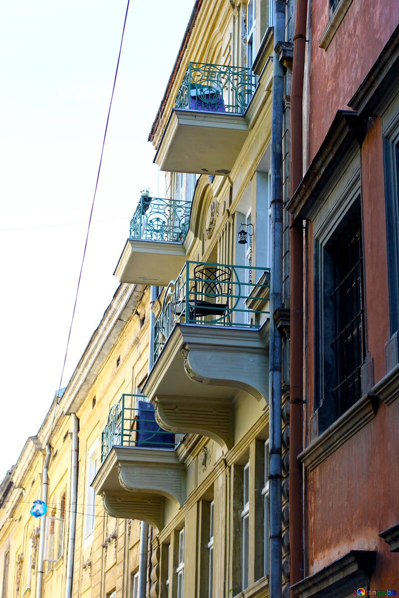 Gebäude mit Balkon Apartments №51631