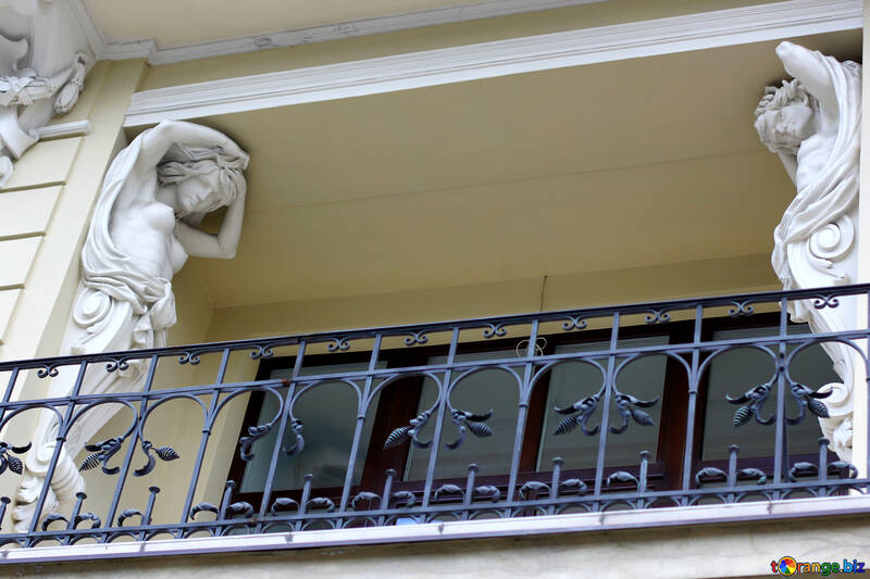 Balcone con statue №51813