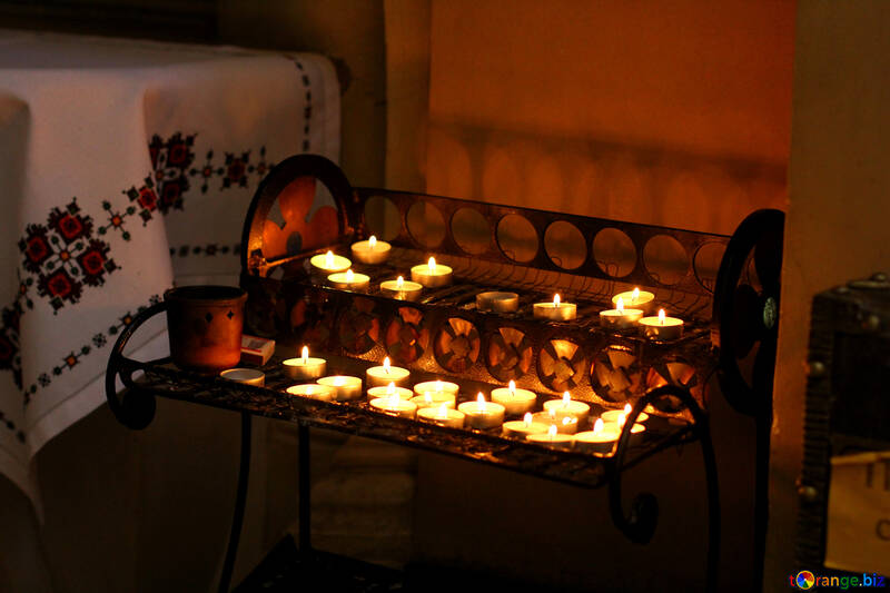 Kerzen in der Kirche №51609