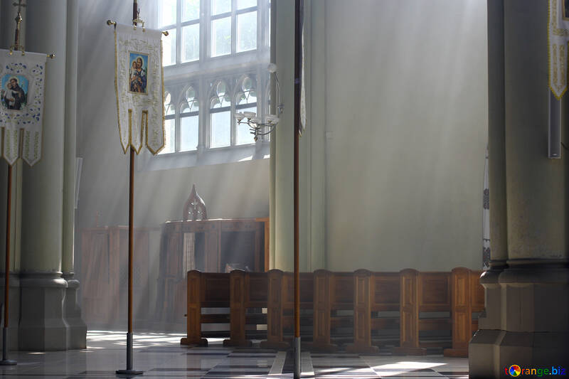 El interior de una iglesia o una ventana de castillo Interior №51704