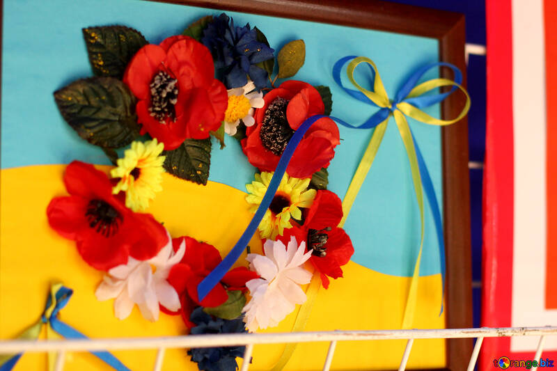 Enfants ukrainiens bricolage fleur artisanat une couronne de fleurs coquelicot №51072