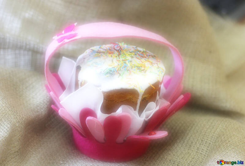 A cupcake small pink holder basket flower present easter №51211