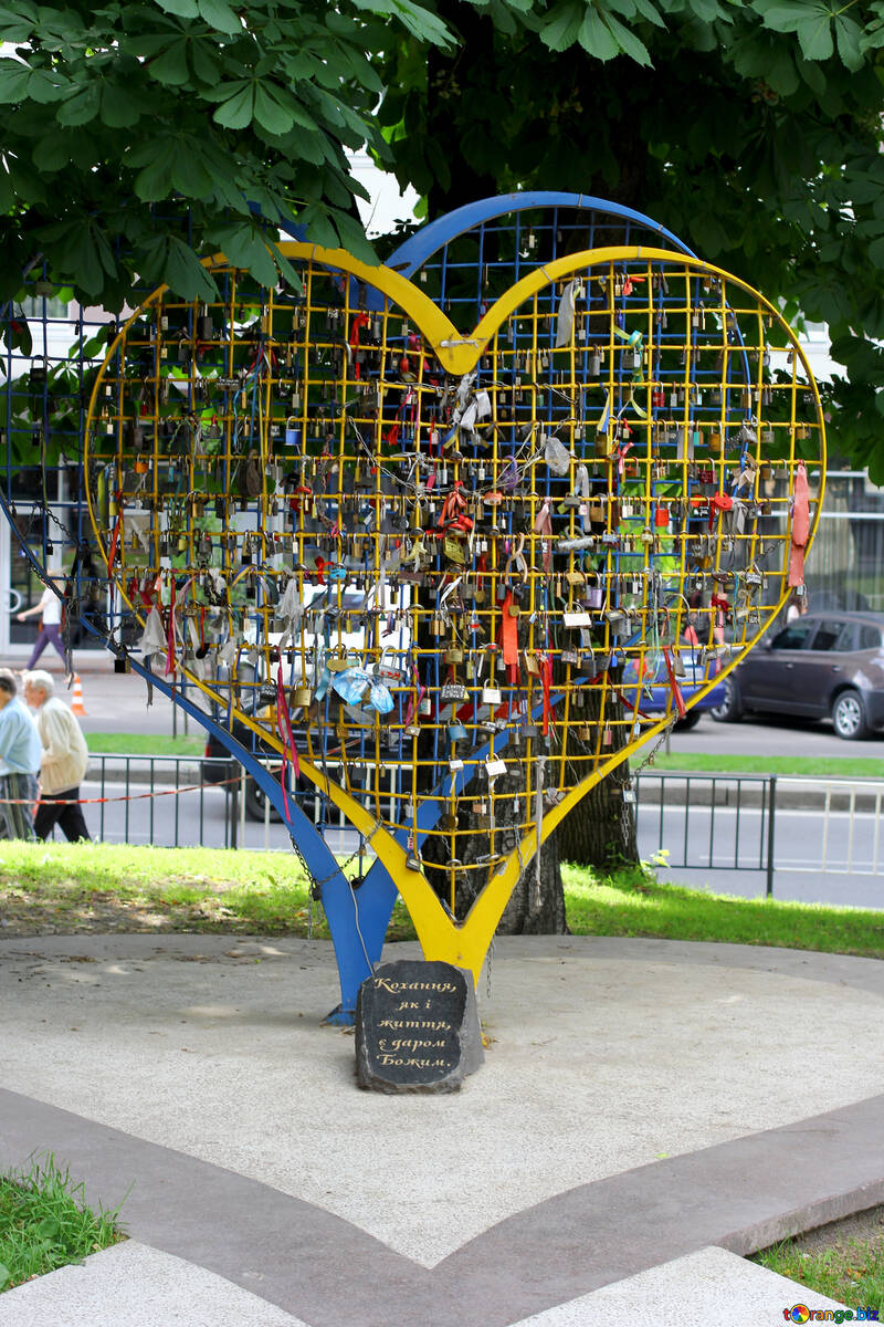 Heart shaped monument №51799