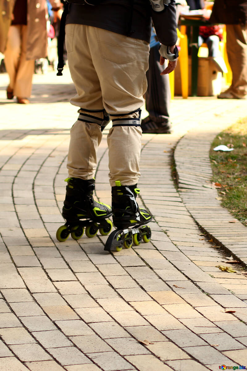 A guy in roller skates №51107