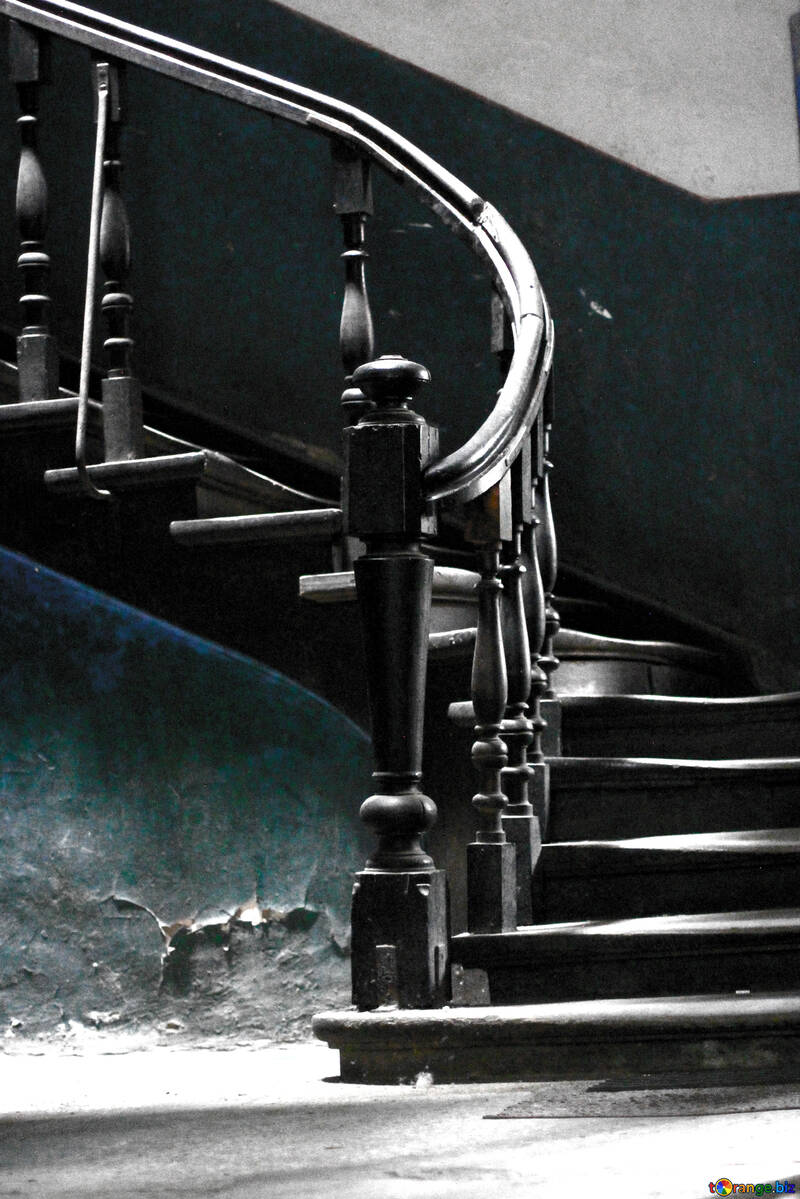 Eine schwarze farbige Treppenhausweinlesetreppe №51739