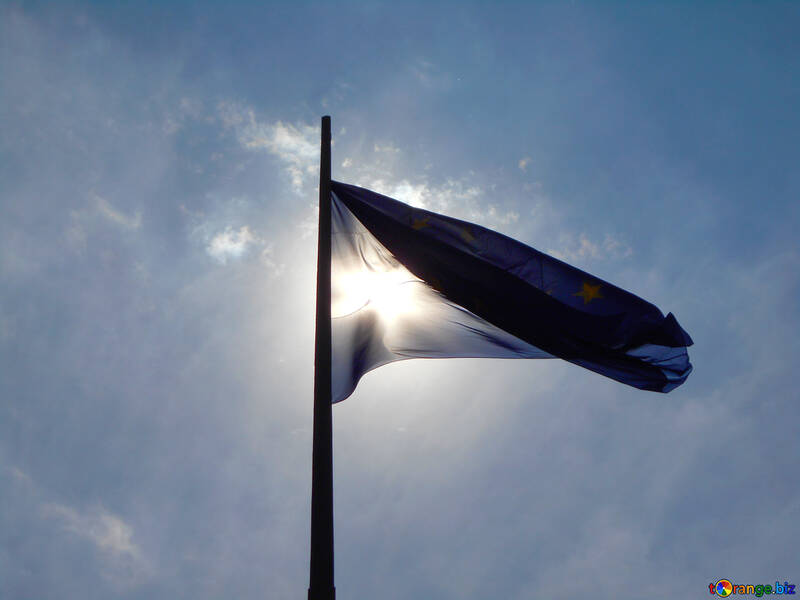 Bandeira de ondulação sob o sol №51289