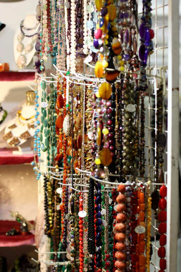 Stand avec colliers perles bijoux perles accessoires №52818