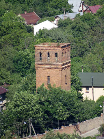 Castelo de torre de construção de pilar e árvores №52119
