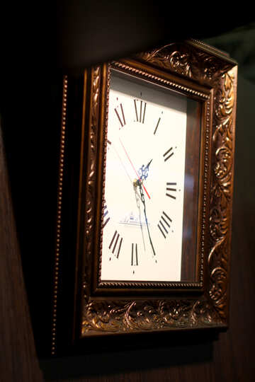 Alte Uhr an der Wand №52646