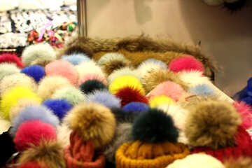 Bonnets en laine floue jaune bleu poms d`hiver №52970