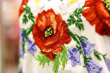 Fleurs rouges sur le tissu №52806