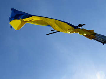 Bandera volando en el cielo №52084
