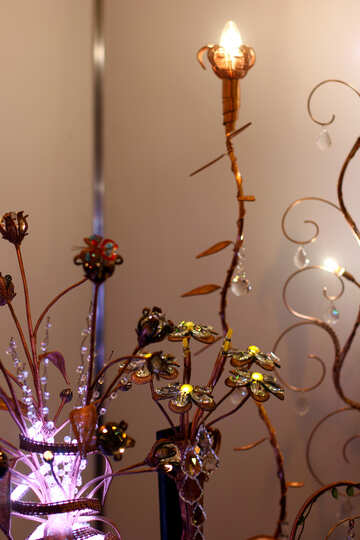 Flores artificiais e uma lâmpada arte luzes №52967
