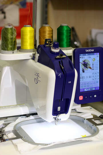 Máquina de coser con verde, amarillo, tostado y verde oliva №52558