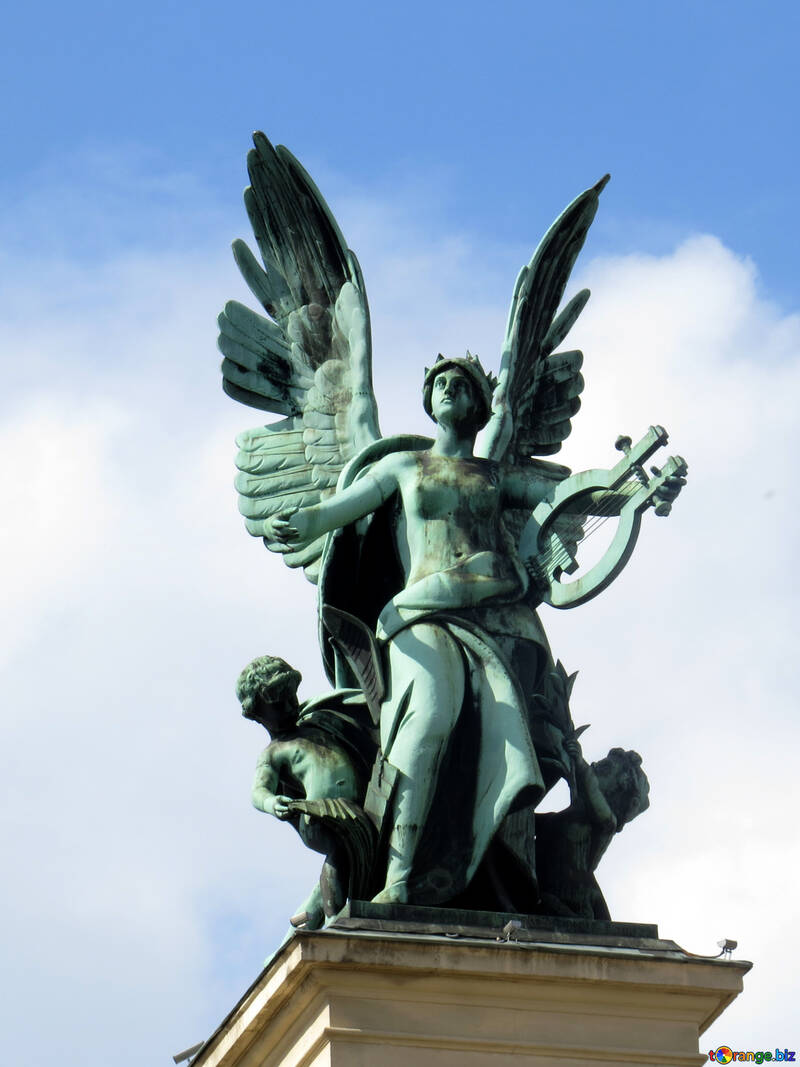 Статуя ангел зелений музика №52264