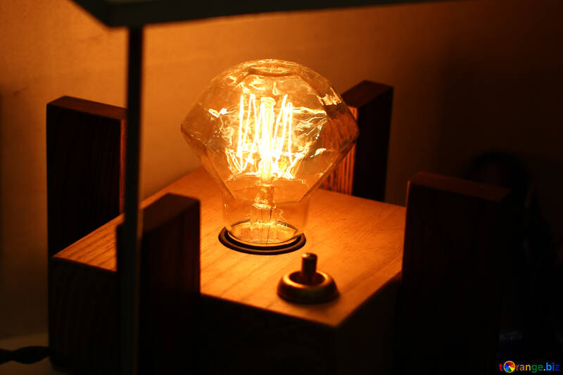 Une ampoule allumée №52838