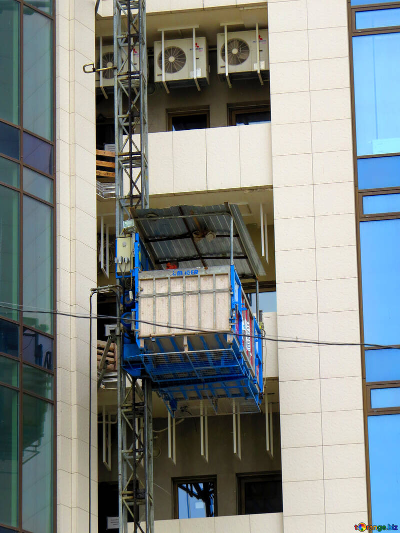 Qualcuno sta ristrutturando un edificio, posso usare questa foto per l`ascensore di condizionatori per gru edili commerciali №52456
