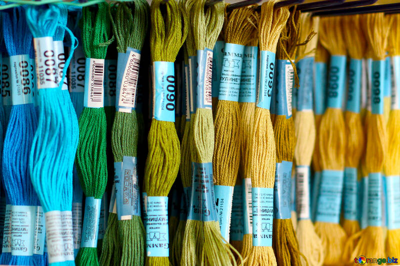 青から黄色までの刺繍糸 №52637