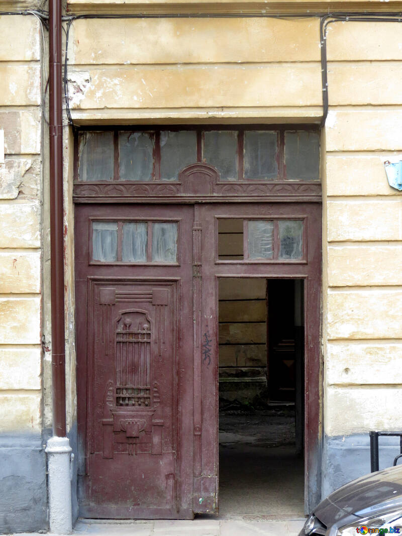 An entrance to a house or a shop. №52241