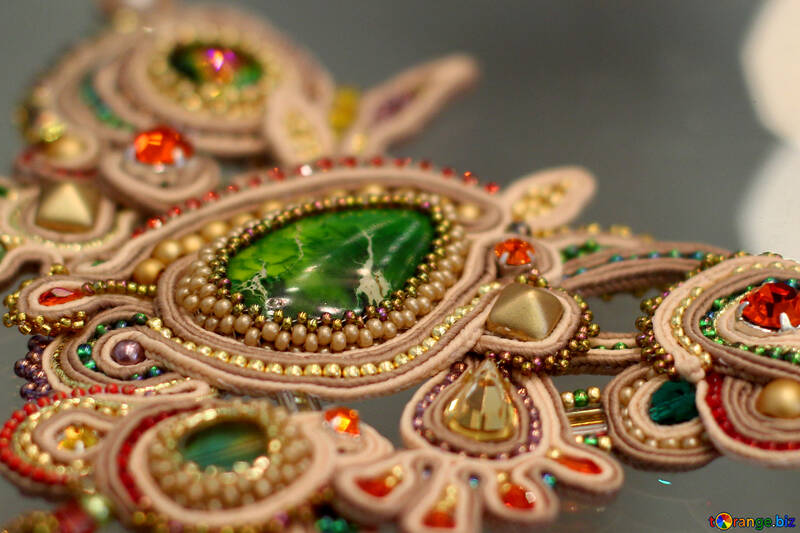 Bijoux en or vert bijoux ornements bracelets broche ornement décor №52659
