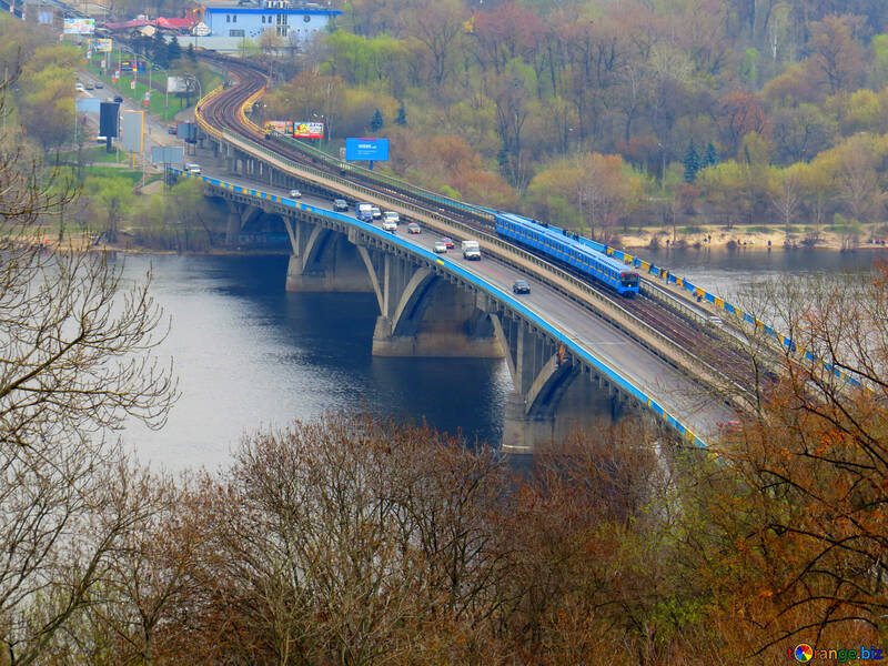 Pont sur l`eau rivière train №52433