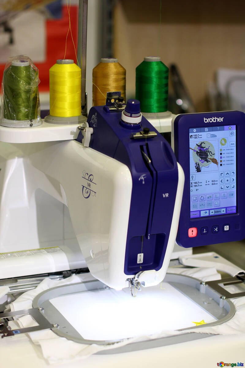 Máquina de coser con verde, amarillo, tostado y verde oliva №52558
