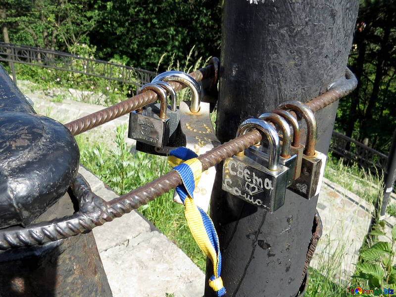 Locks locked to a piece of rebar that is wrapped around two posts №52090