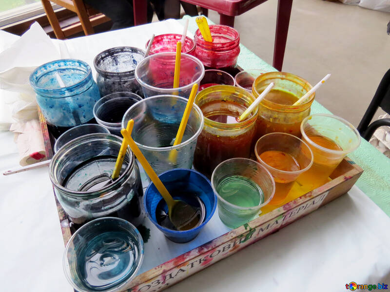 Pincéis em vasos cor de água Óculos tintas coloridas №52393