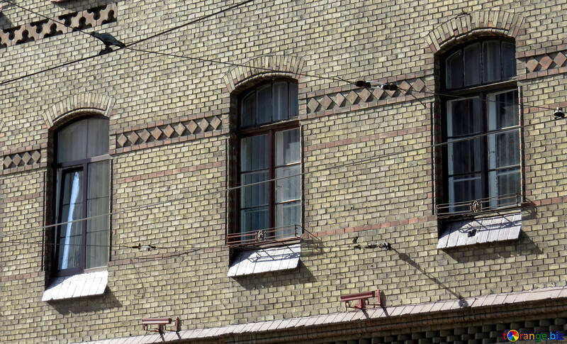 Parede do edifício e janelas de uma casa №52143