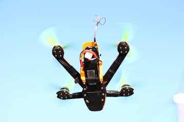 Un dron volando en el cielo №53714