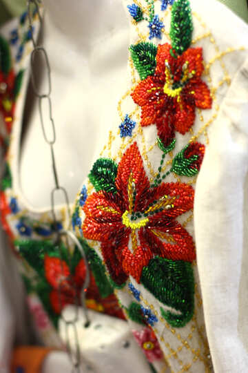 Camicia fiorita fiori rossi foglie verdi sul panno №53140
