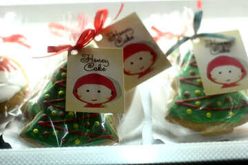 Christmas tree biscuits with gift tags №53481