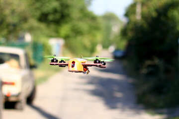 Drone fly на дорозі №53671