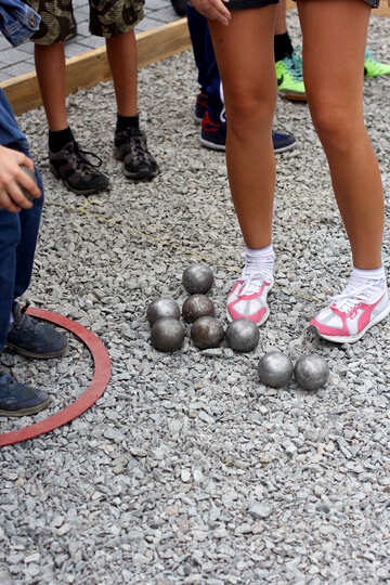 Balls on ground near feet №53978