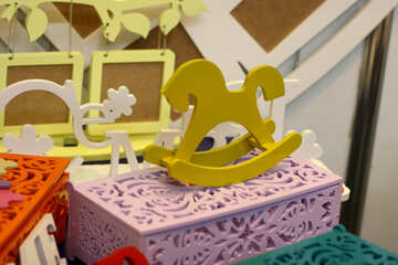 Жовтий іграшковий кінь-качалка дерев`яна іграшка №53007