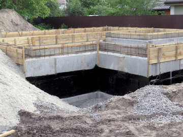 Un edificio en construcción, arena de cimentación Bloque de cemento de grava y hormigón №53423
