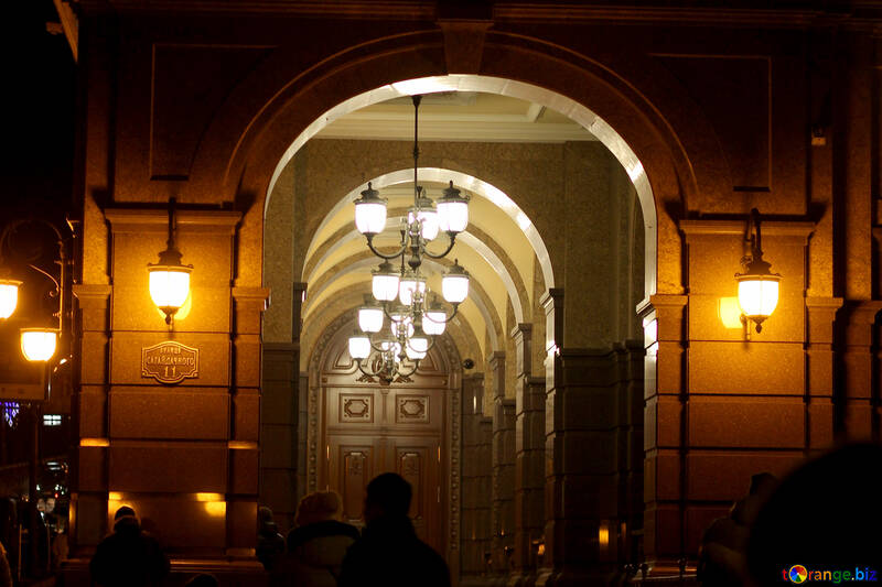 Porta del tunnel ad arco Sala del corridoio con luci Luci Sala d`ingresso ad arco №53609